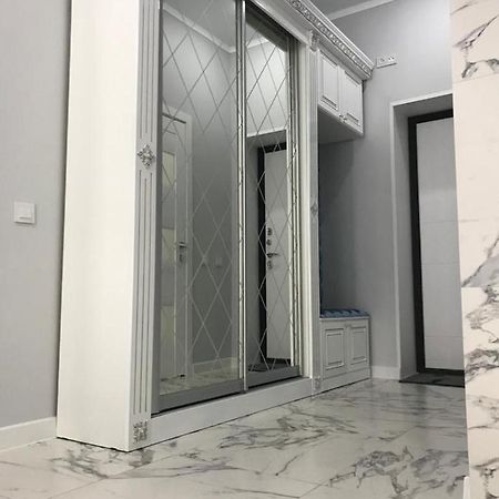 ЛЮКС Апартаменты на Назарбаева Орал Екстер'єр фото